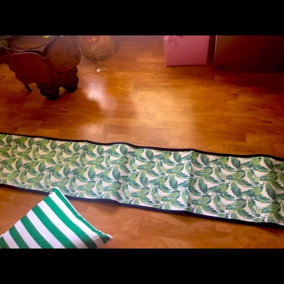 Table Runner - Picture 1 of 3